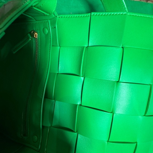 Bottega Veneta Patent Cassette Crossbody BNWT - Picture 8 of 12